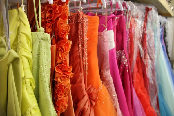 These last-minute stores deliver prom in a pinch